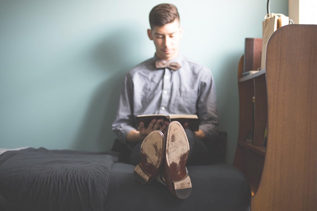 bed, book, man-1853907.jpg